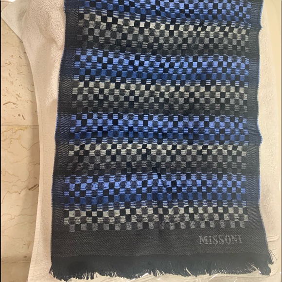 Brand new never taken out of bag - Picture 2 of 3